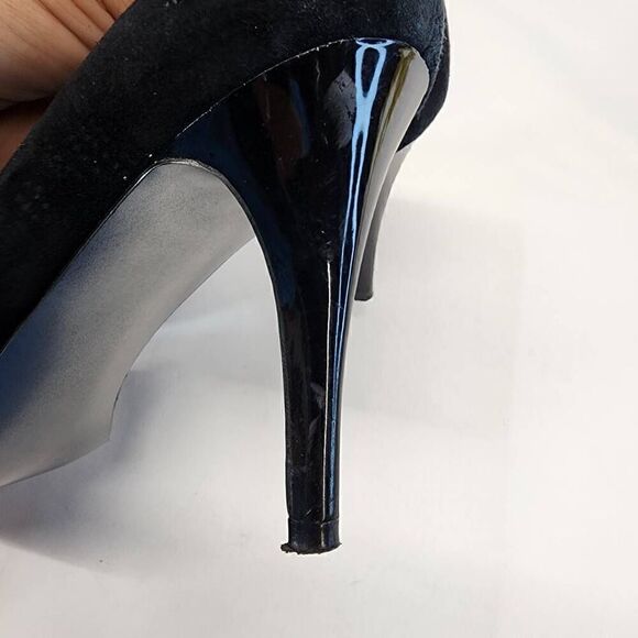 Tahari Accord Black Suede Jewel Pumps Size 7.5 - Picture 10 of 13